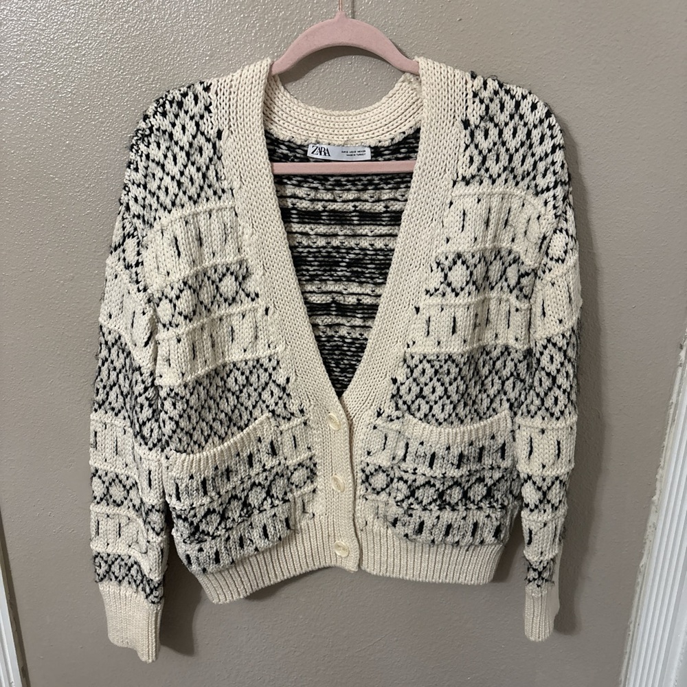 Zara Women's Black and Cream Knit Cardigan